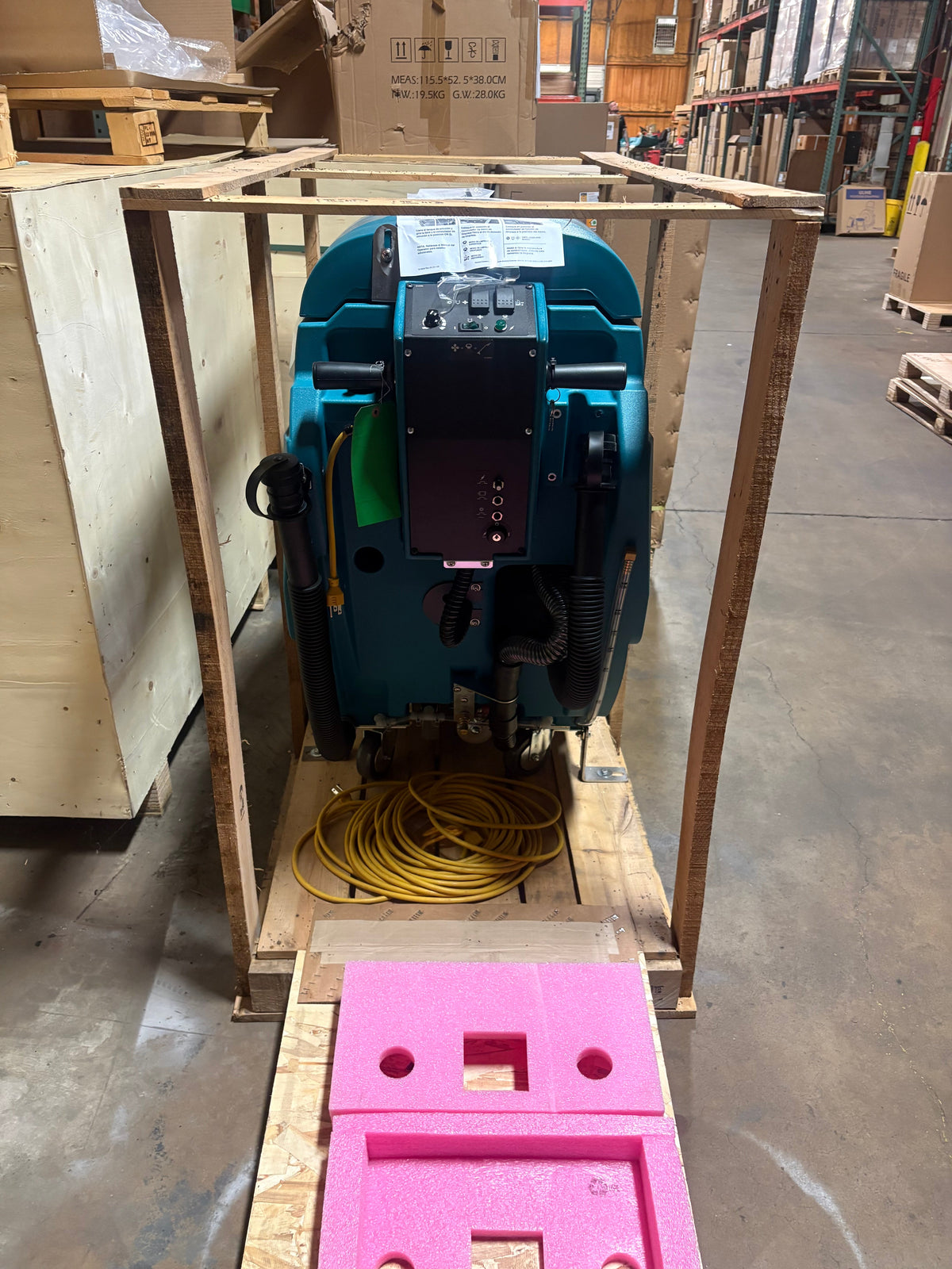 Tennant 1530, Walk Behind Carpet Extractor, 30 Gallon, 19", Demo Unit, 1 Year Warranty, 614000