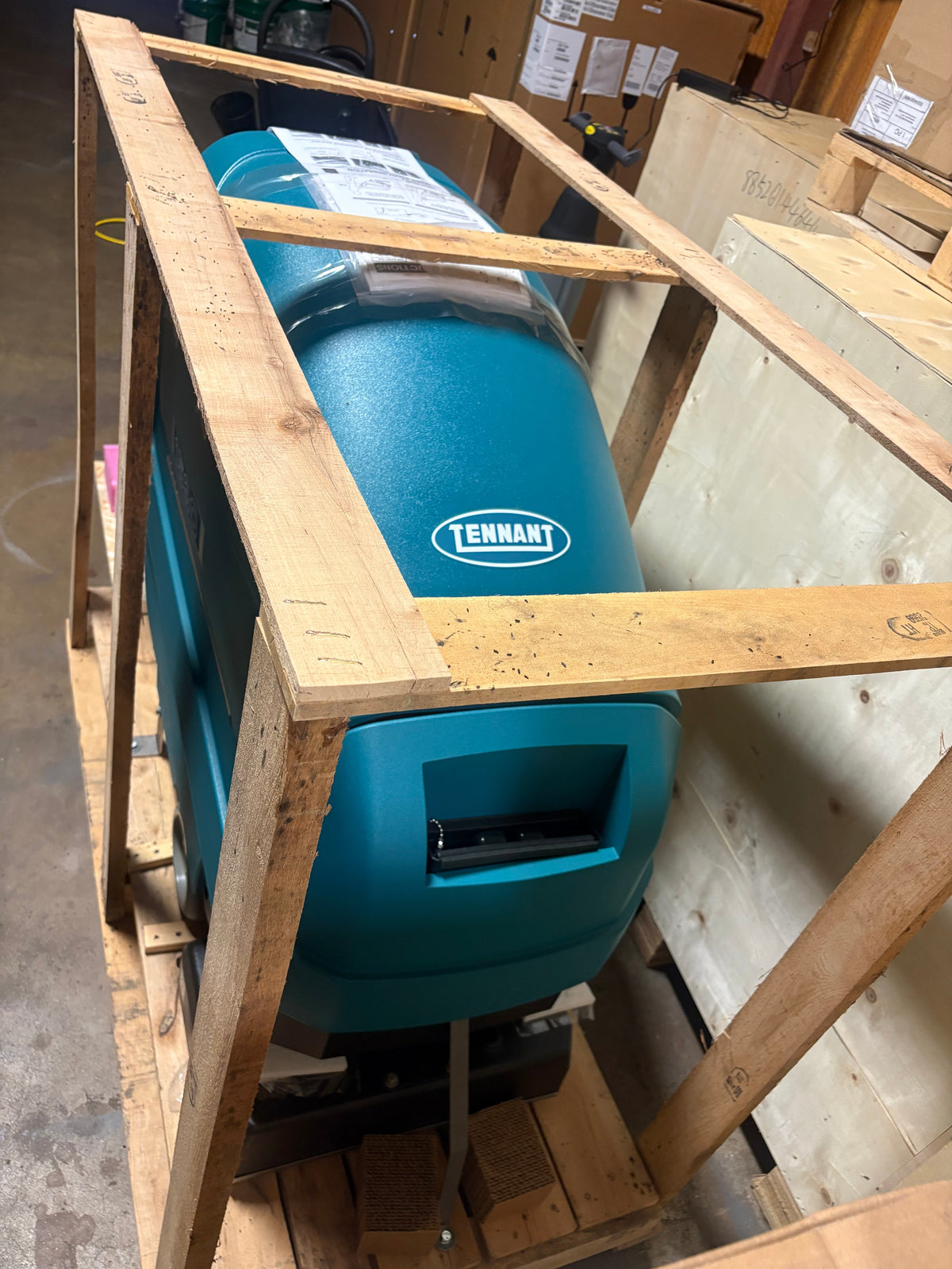 Tennant 1530, Walk Behind Carpet Extractor, 30 Gallon, 19", Demo Unit, 1 Year Warranty, 614000