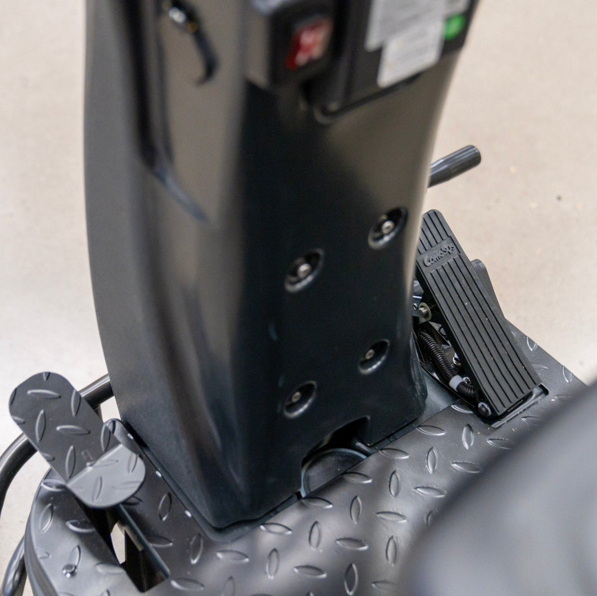 Rider Floor Scrubber, 28", 31 Gallon, Battery, Disk, 3/3/1/1 Warranty
