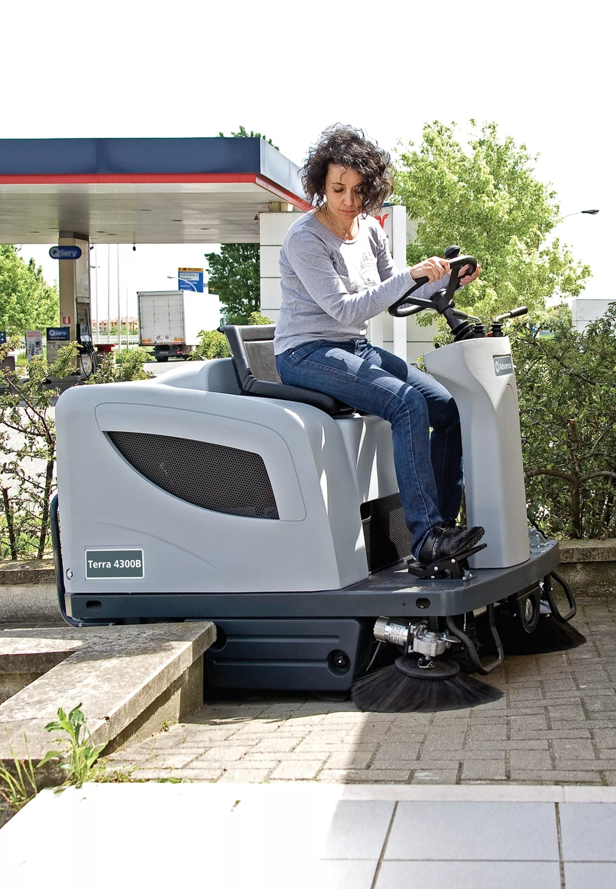 Advance Terra 4300B, Floor Sweeper, 46", 18 Gallon Hopper, Ride On, Battery, 18 Gallon Hopper, 3 Year Warranty