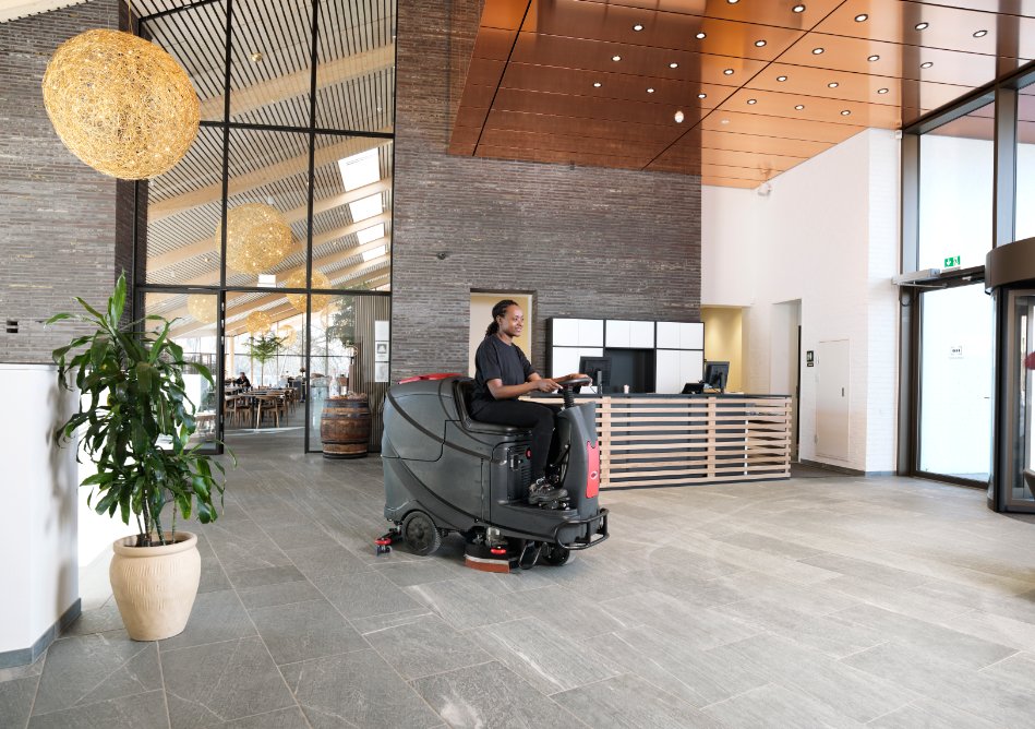 Viper AS850R, Rider Floor Scrubber, 32", 31 Gallon, Battery,  Disk, 3 Year Warranty