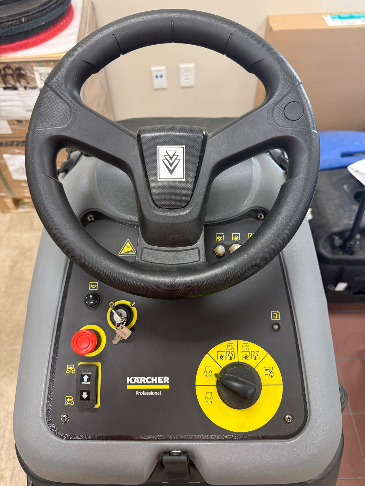 Karcher Windsor Chariot iVac 24, Wide Area Vacuum, 24", Ride On, Battery, With Tools, HEPA, Demo Unit