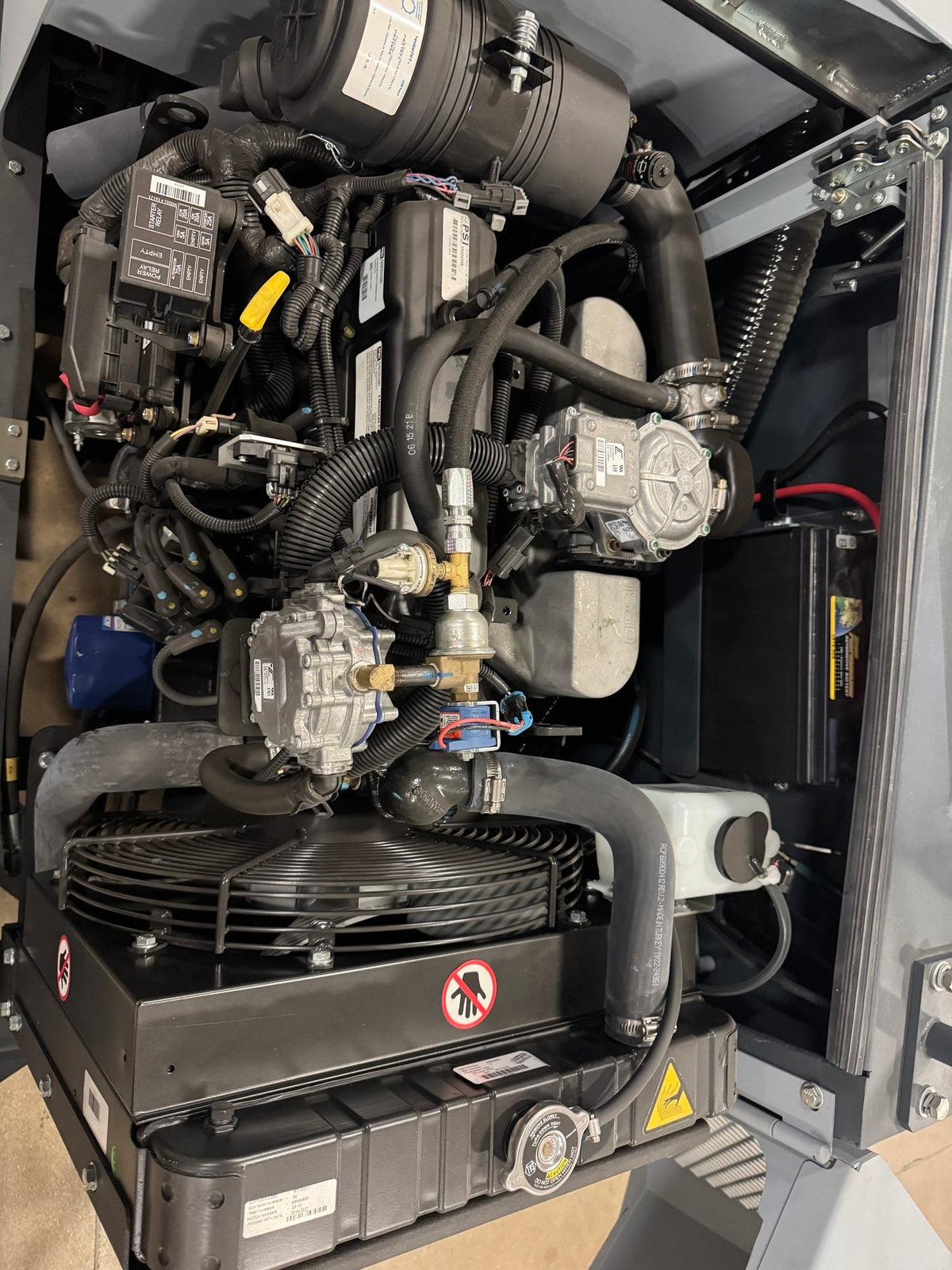 Advance 7765, Rider Floor Sweeper-Scrubber, 40", 100 Gallon, Propane, Cylindrical, 6/1/1 Warranty