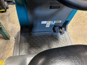 Refurbished Tennant T12, Rider Floor Sweeper-Scrubber, 32", 35 Gallon, Battery, Cylindrical, 9/1/1 Warranty
