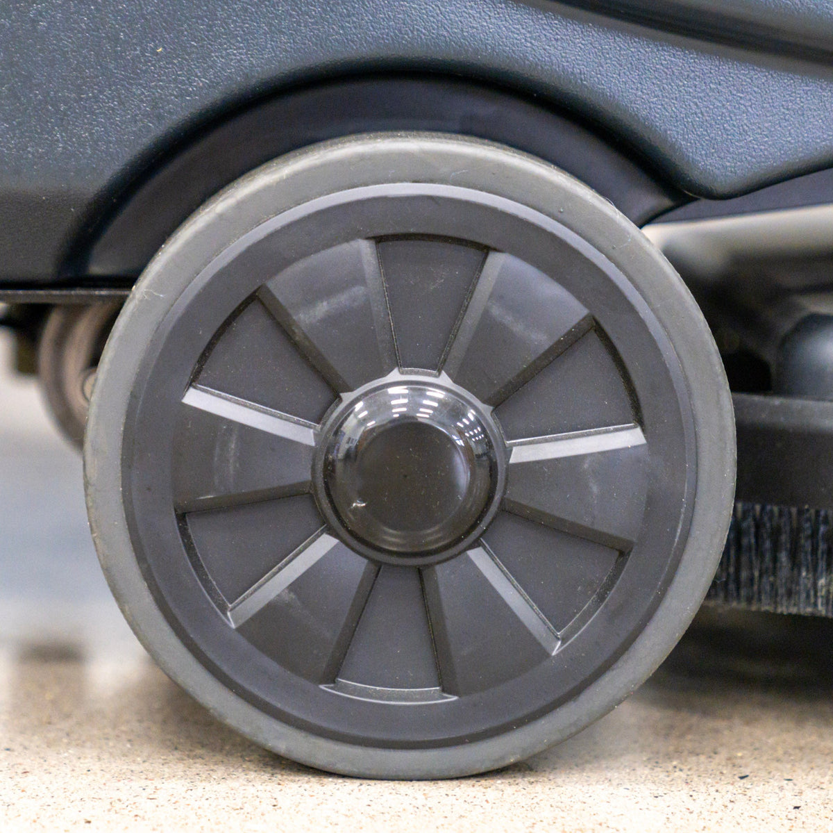 Walk Behind Floor Scrubber, 20", 16 Gallon, Battery, Pad Assist, Disk, 3/3/1/1 Warranty