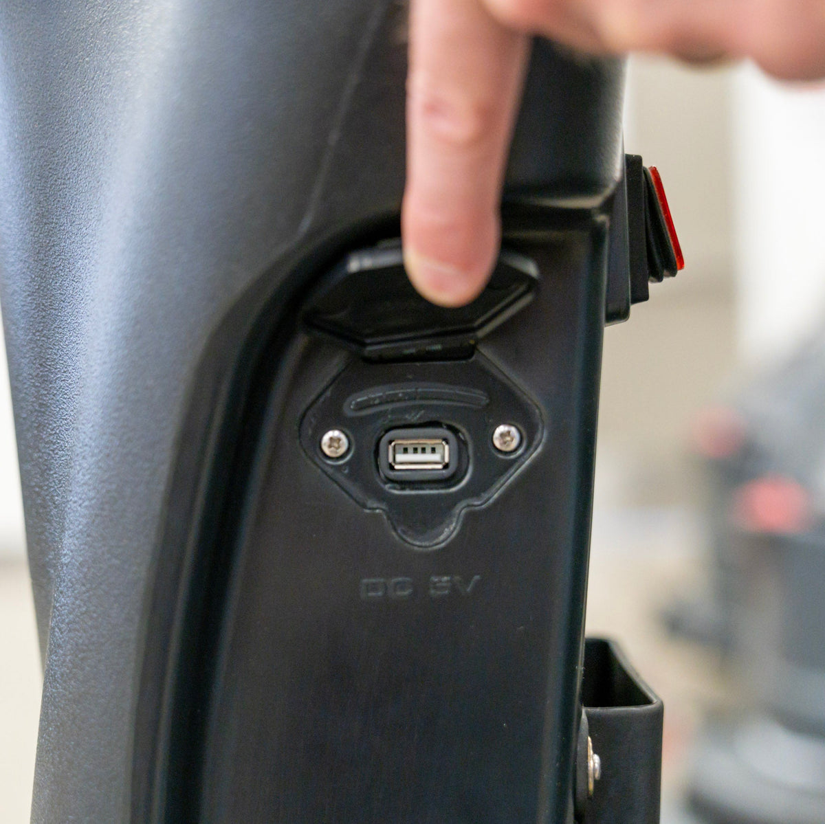 Rider Floor Scrubber, 20", 22 Gallon, Battery,  Disk, 3/3/1/1 Warranty