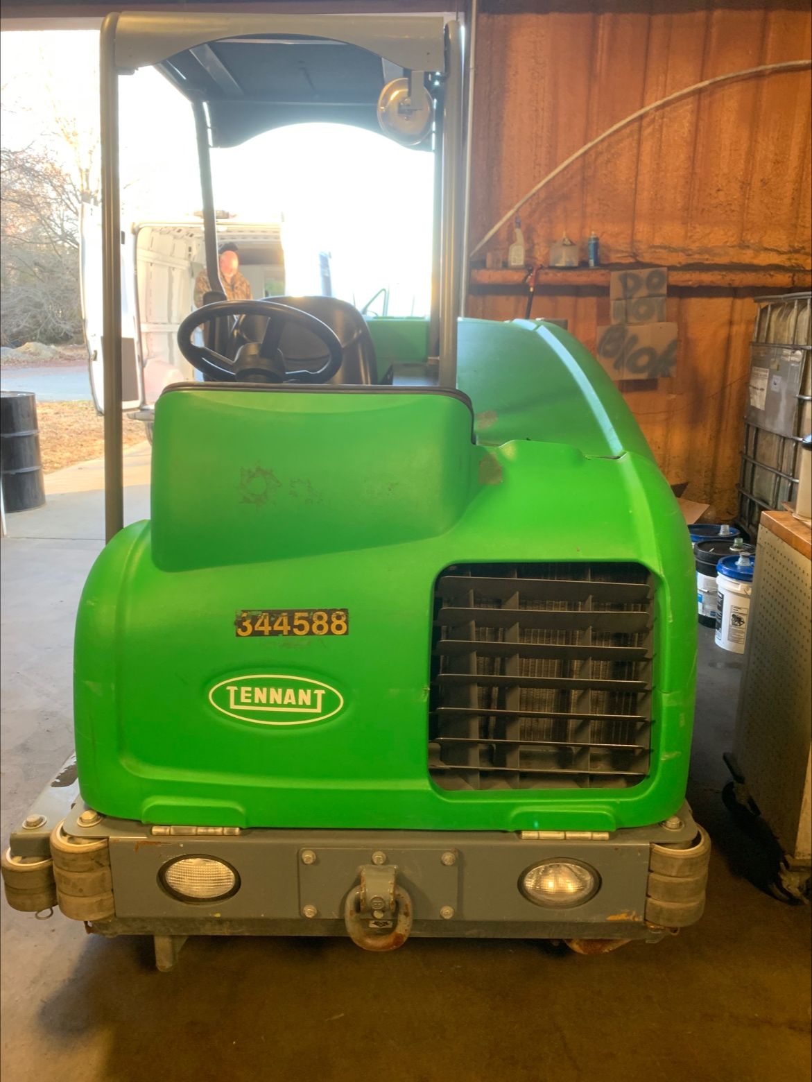 Tennant M20 Cylndrical Propane Floor Sweeper Scrubber Cleaning